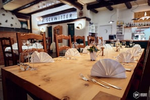 Breakfast, lunch and dinner served - Seiler´s Vintage Hotel & Spa (Kandersteg)