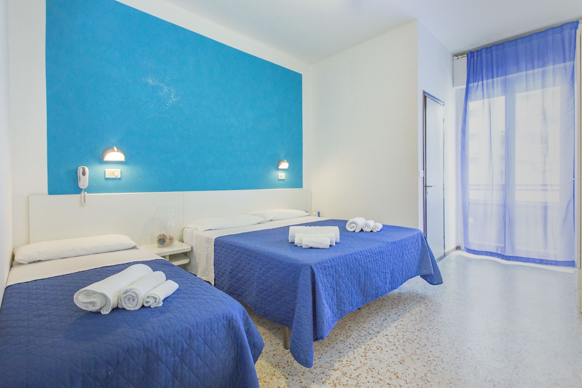 Basic Triple Room | In-room safe, WiFi (free)