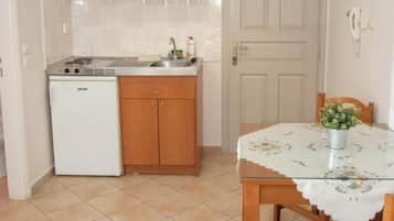 Studio with Balcony | Cuisine privée | Mini réfrigérateur