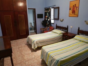 Twin Room | Courtyard view