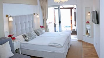 Superior-Doppel- oder -Zweibettzimmer, Balkon, Meerblick | Bettwäsche aus ägyptischer Baumwolle, hochwertige Bettwaren, Zimmersafe