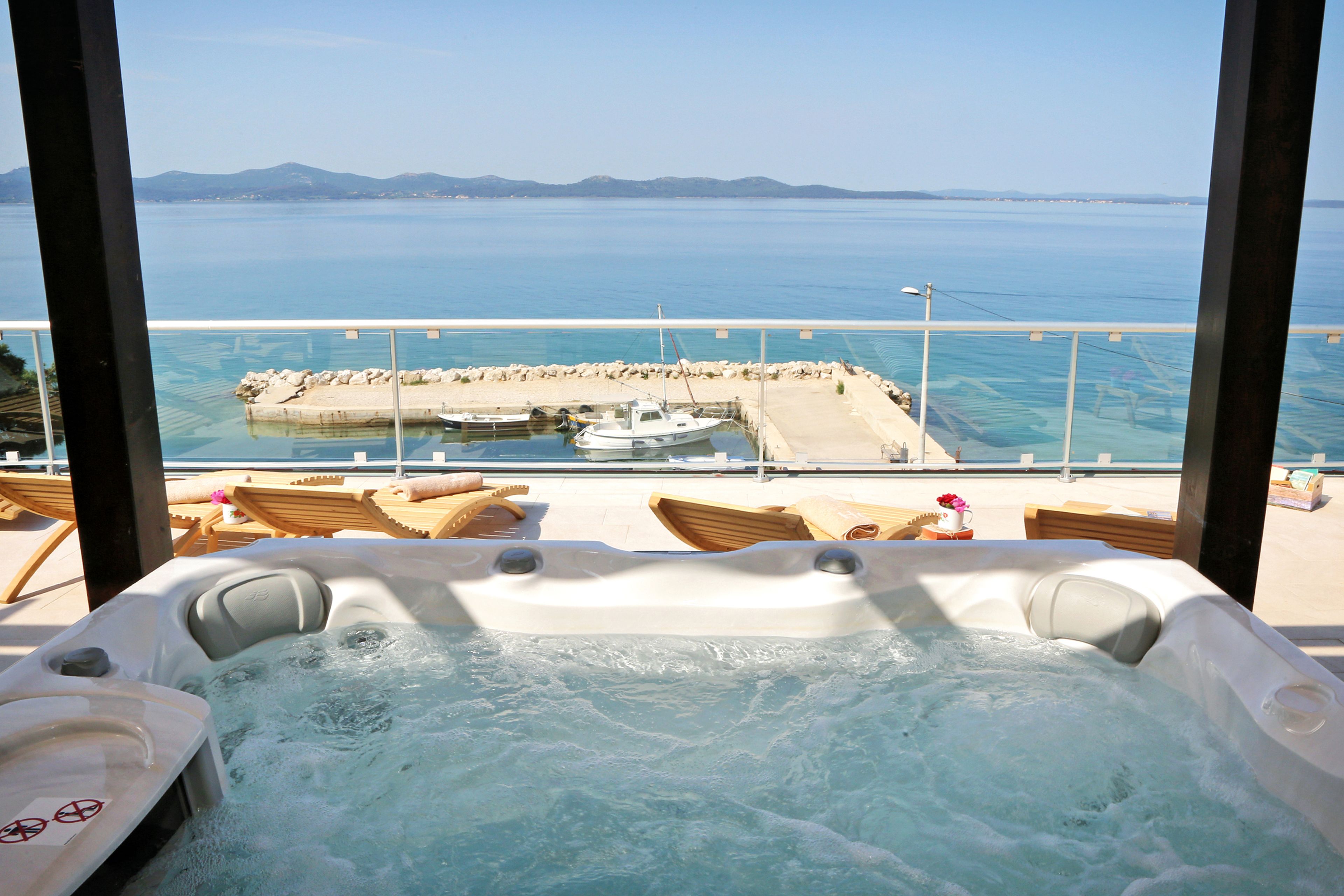 Bañera de hidromasaje exterior