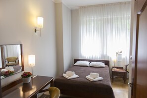 Desk, iron/ironing board, rollaway beds, free WiFi