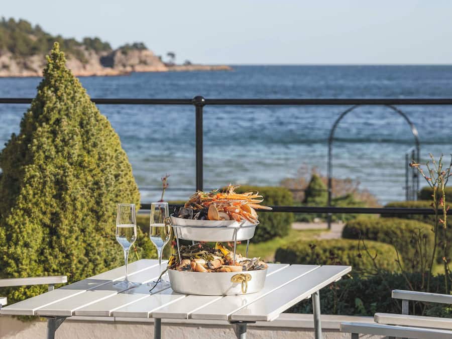 Breakfast, lunch, dinner served; local cuisine, beach views