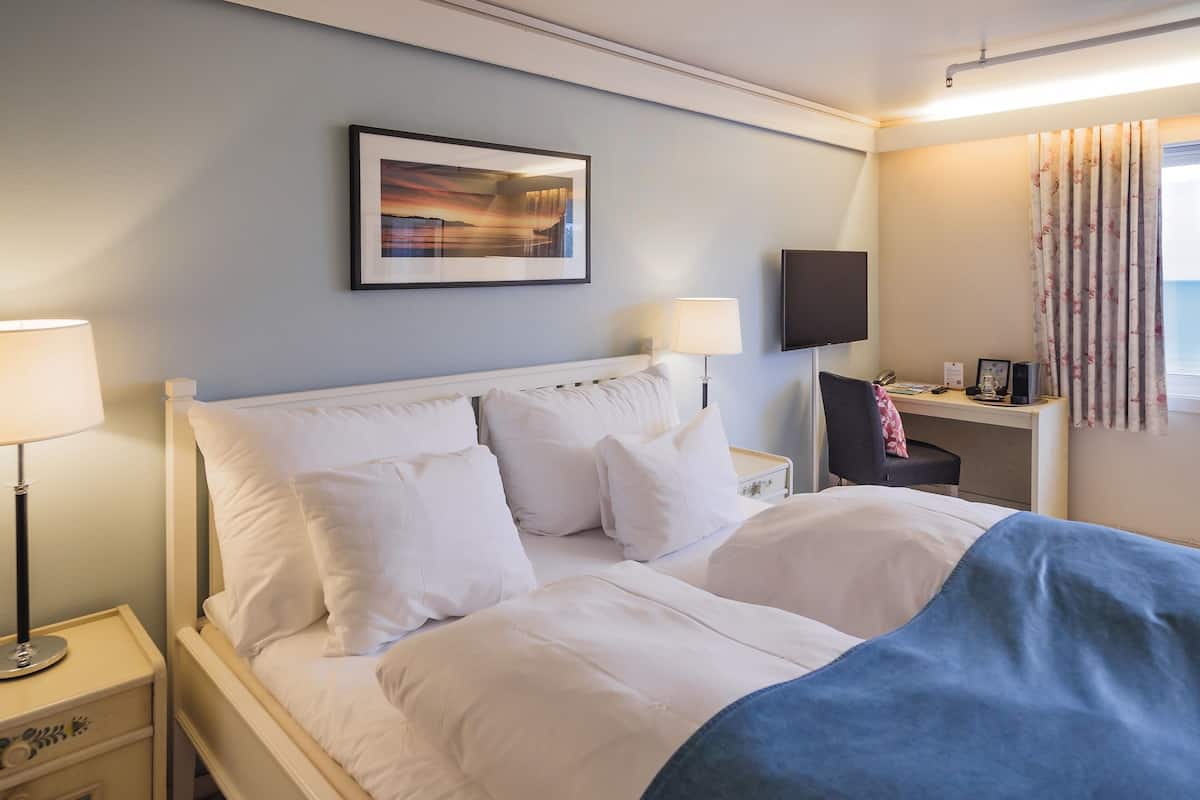 double room, sea view | 1 bedroom, down duvets, minibar, iron/ironing board