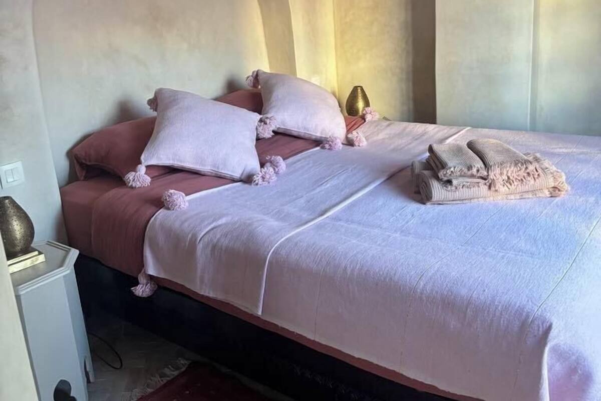 Double Room (Corail) | In-room safe, WiFi (free), individually decorated
