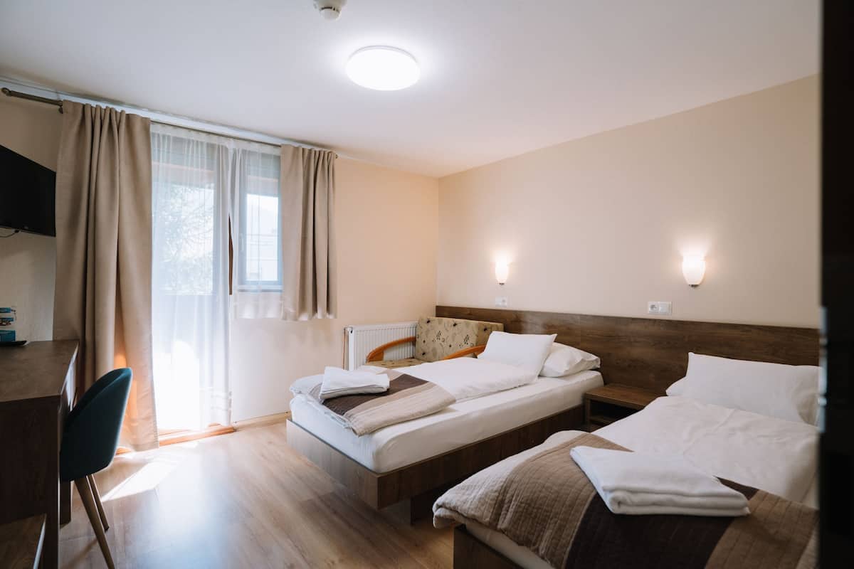 single room | free wifi, bed sheets