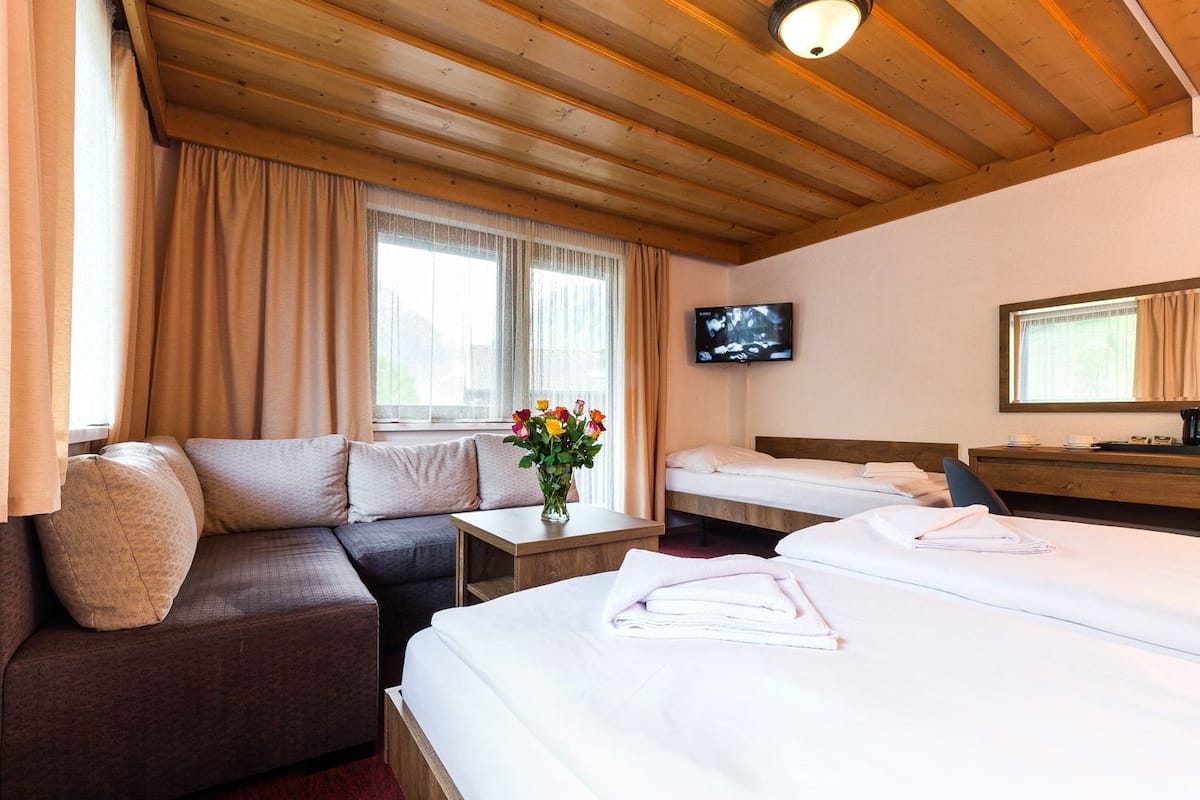 triple room, non smoking, mountain view | free wifi, bed sheets