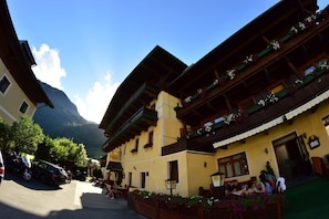 Front of property - Hotel Post Fusch (Fusch an der Grossglocknerstrasse)