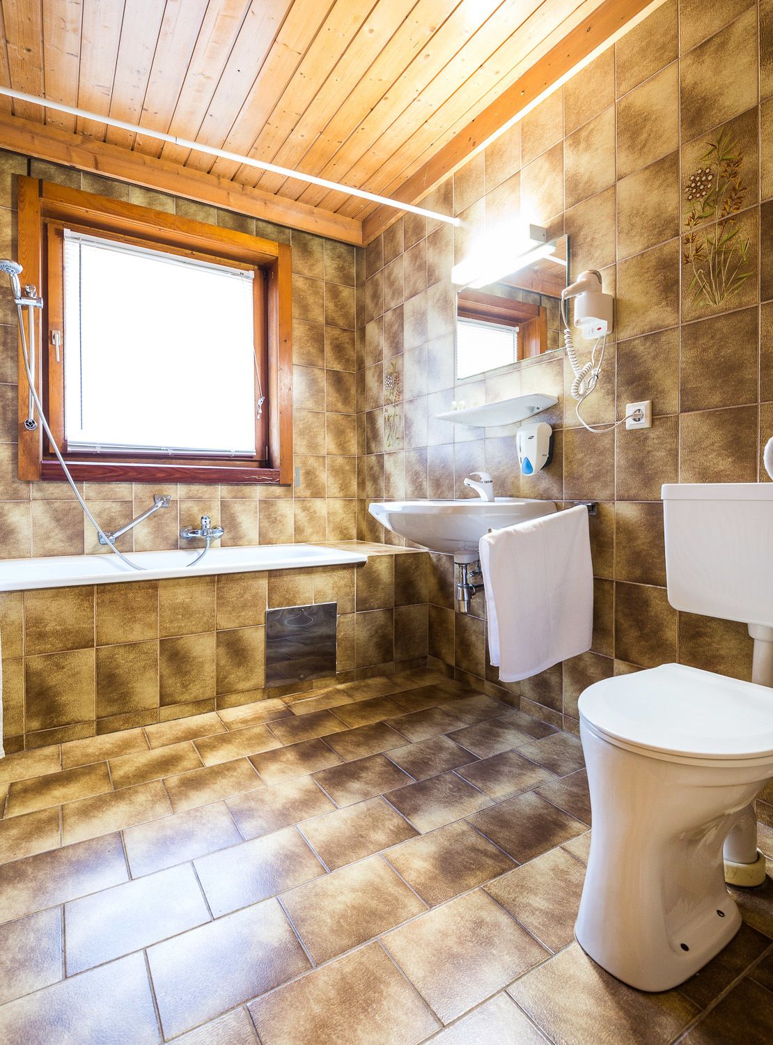 triple room, non smoking, mountain view | bathroom | hair dryer, towels