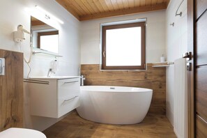 Superior Room | Bathroom | Hair dryer, towels, soap, shampoo - Hotel Post Fusch (Fusch an der Grossglocknerstrasse)