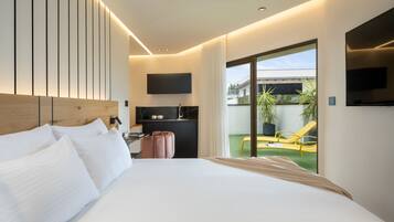 Studio, Terrace | Premium bedding, in-room safe, desk, soundproofing