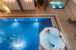 Indoor pool, pool loungers