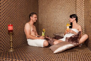 Salas de tratamientos para parejas, sauna, bañera de hidromasaje 