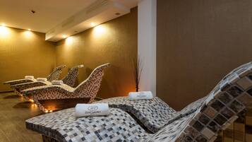 Couples treatment rooms, sauna, hot tub, steam room, Turkish bath