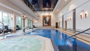 Indoor pool, pool loungers