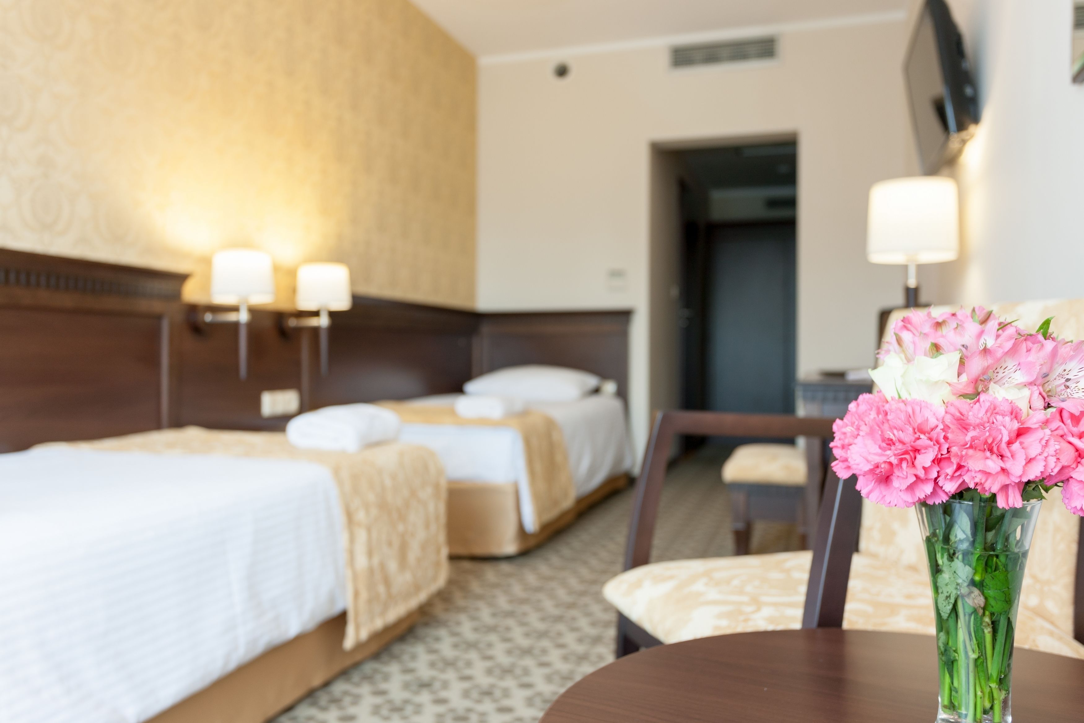 comfort double or twin room | 1 bedroom, minibar, in-room safe, desk