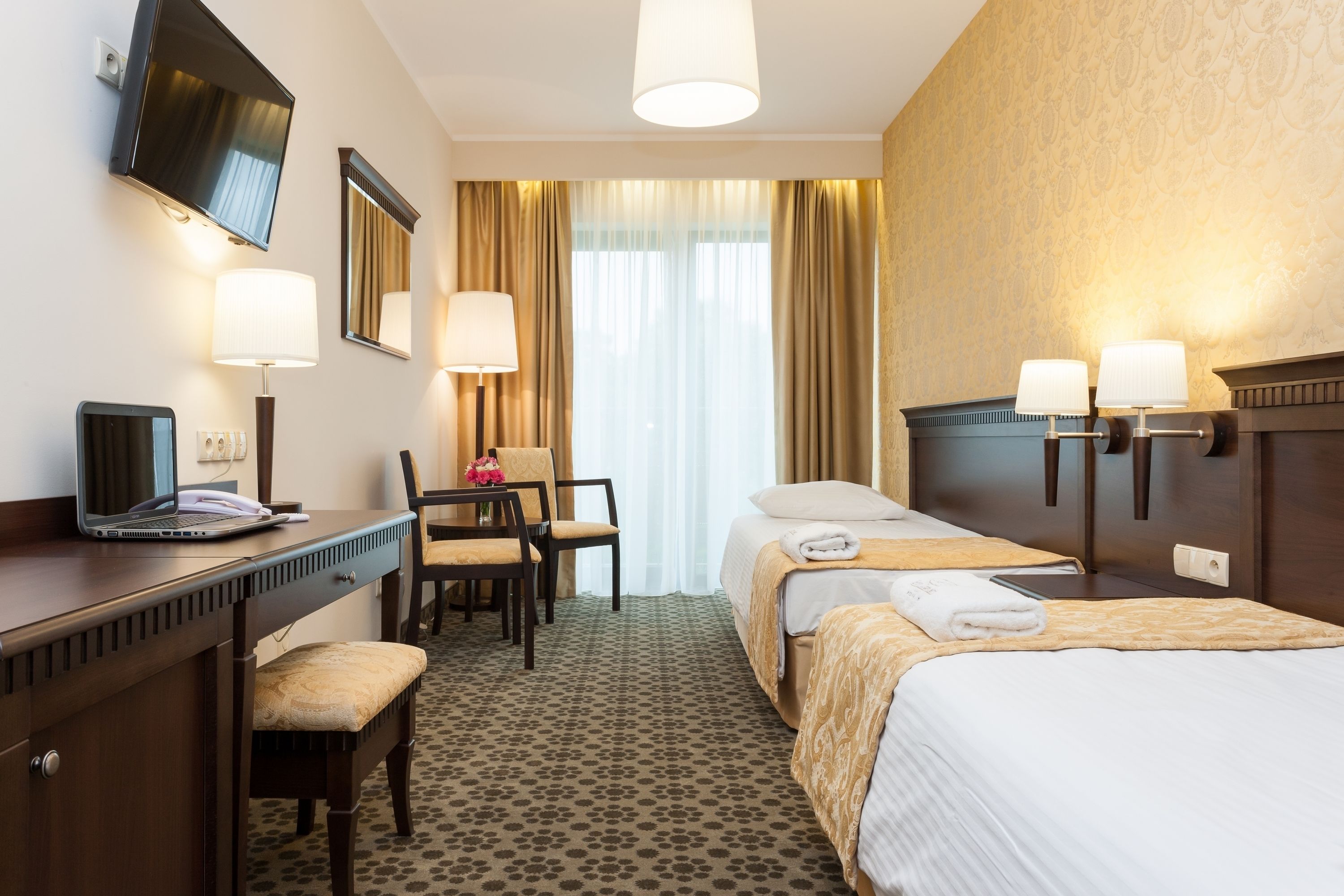 comfort double or twin room | 1 bedroom, minibar, in-room safe, desk