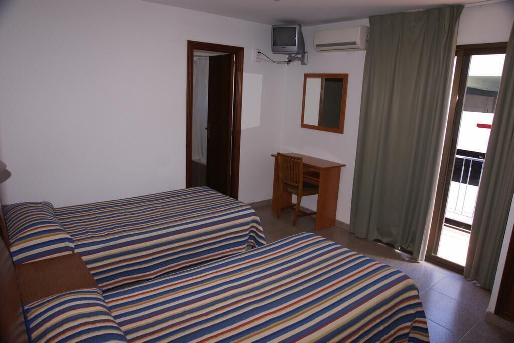 In-room safe, rollaway beds, free WiFi