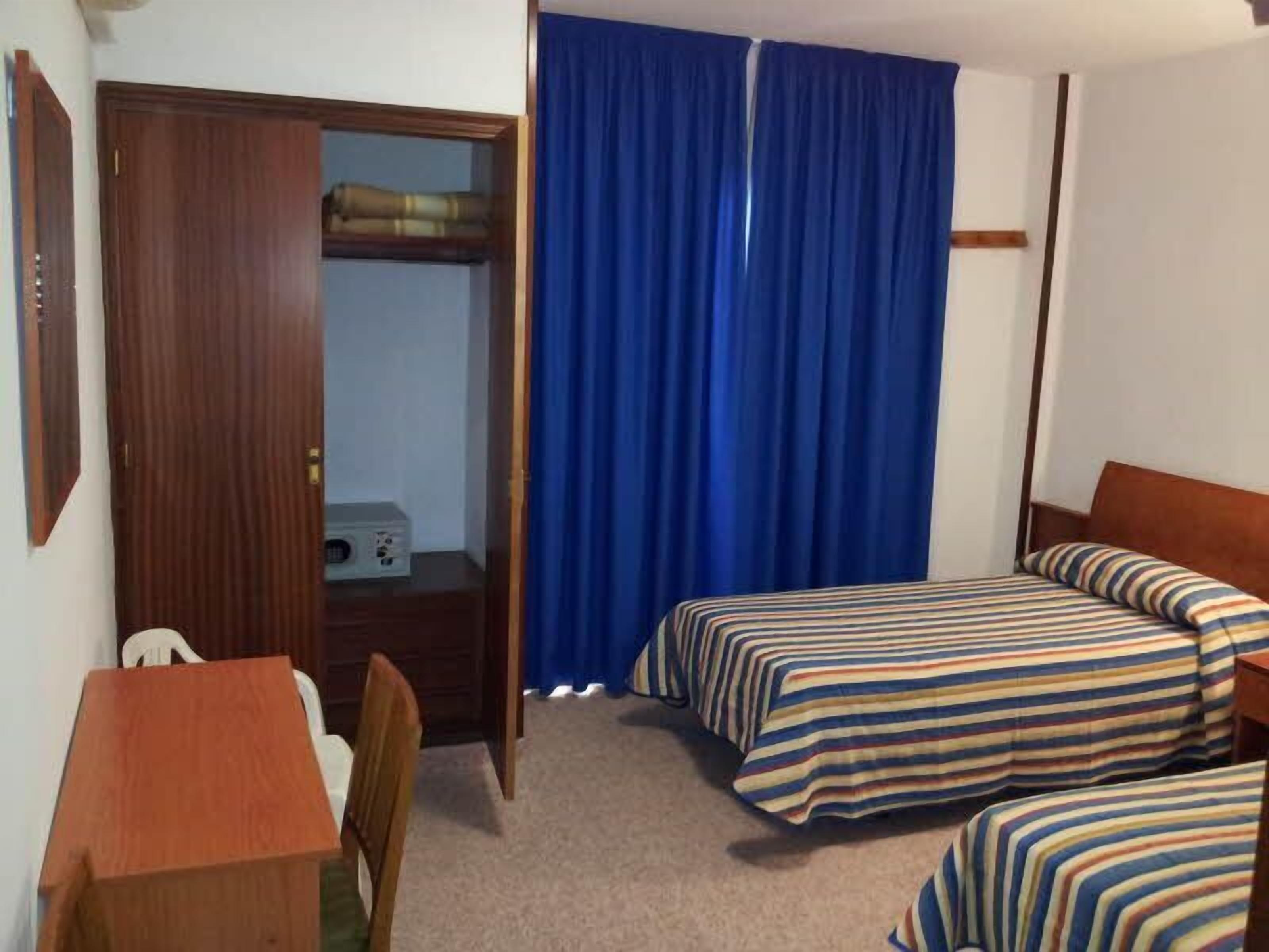 Trippelrum | Värdeförvaringsskåp på rummet, extrasängar och gratis wi-fi