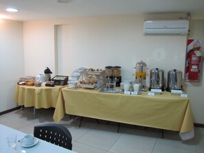 Daily continental breakfast for a fee - Tunkelén Apart Hotel (Mendoza)