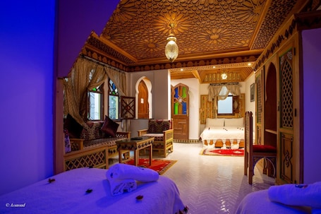 Premium bedding, Select Comfort beds, in-room safe. Hotel Dar Mounir
