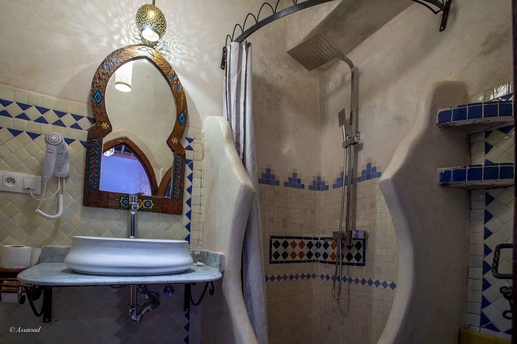 standard double room | bathroom | free toiletries, hair dryer, bidet, towels