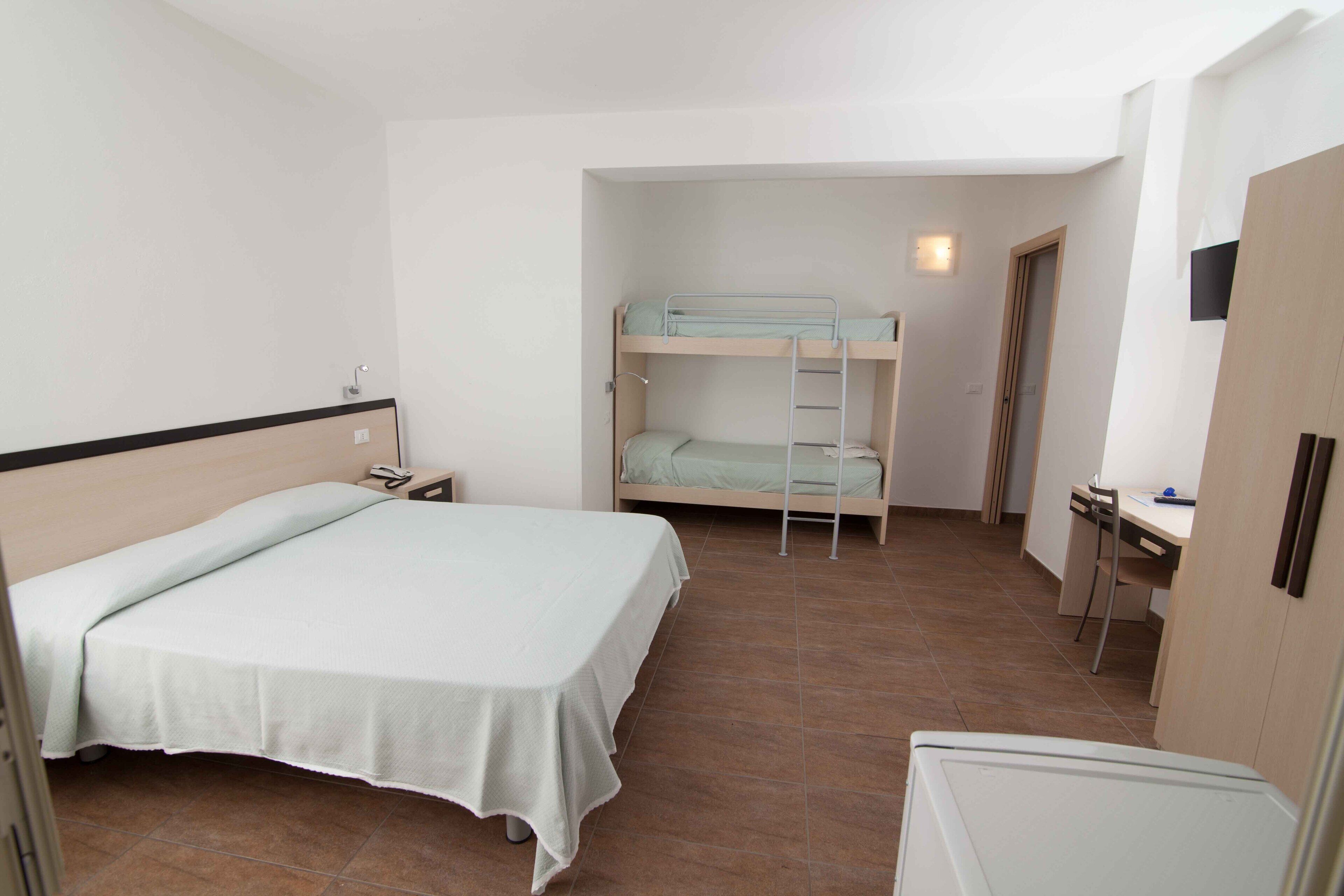 In-room safe, desk, soundproofing, free WiFi