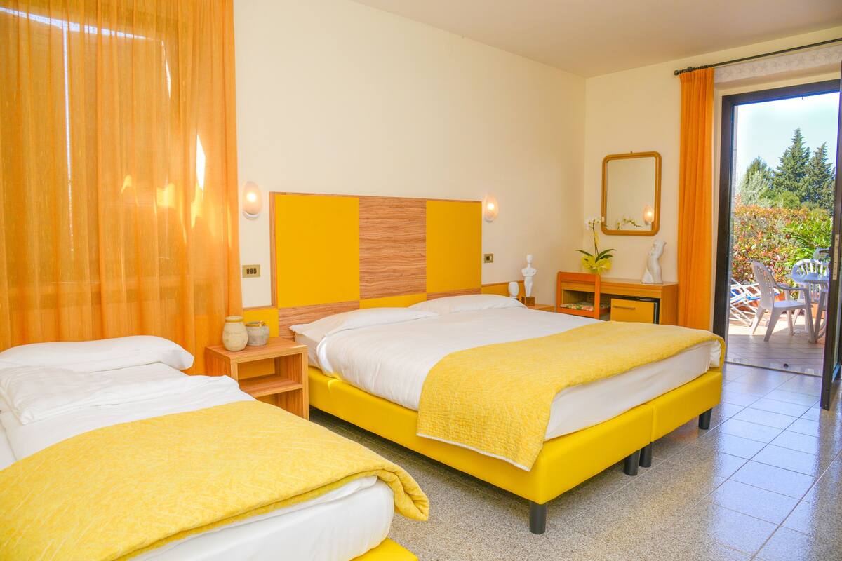 意大利 Frette 床单、Select Comfort 床、办公桌、熨斗/熨板