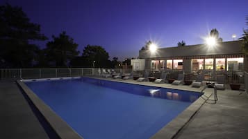 Piscine couverte, piscine extérieure