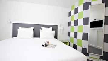 Premium bedding, in-room safe, individually decorated