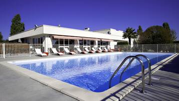 Piscine couverte, piscine extérieure