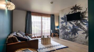 Minibar, in-room safe, desk, free cots/infant beds