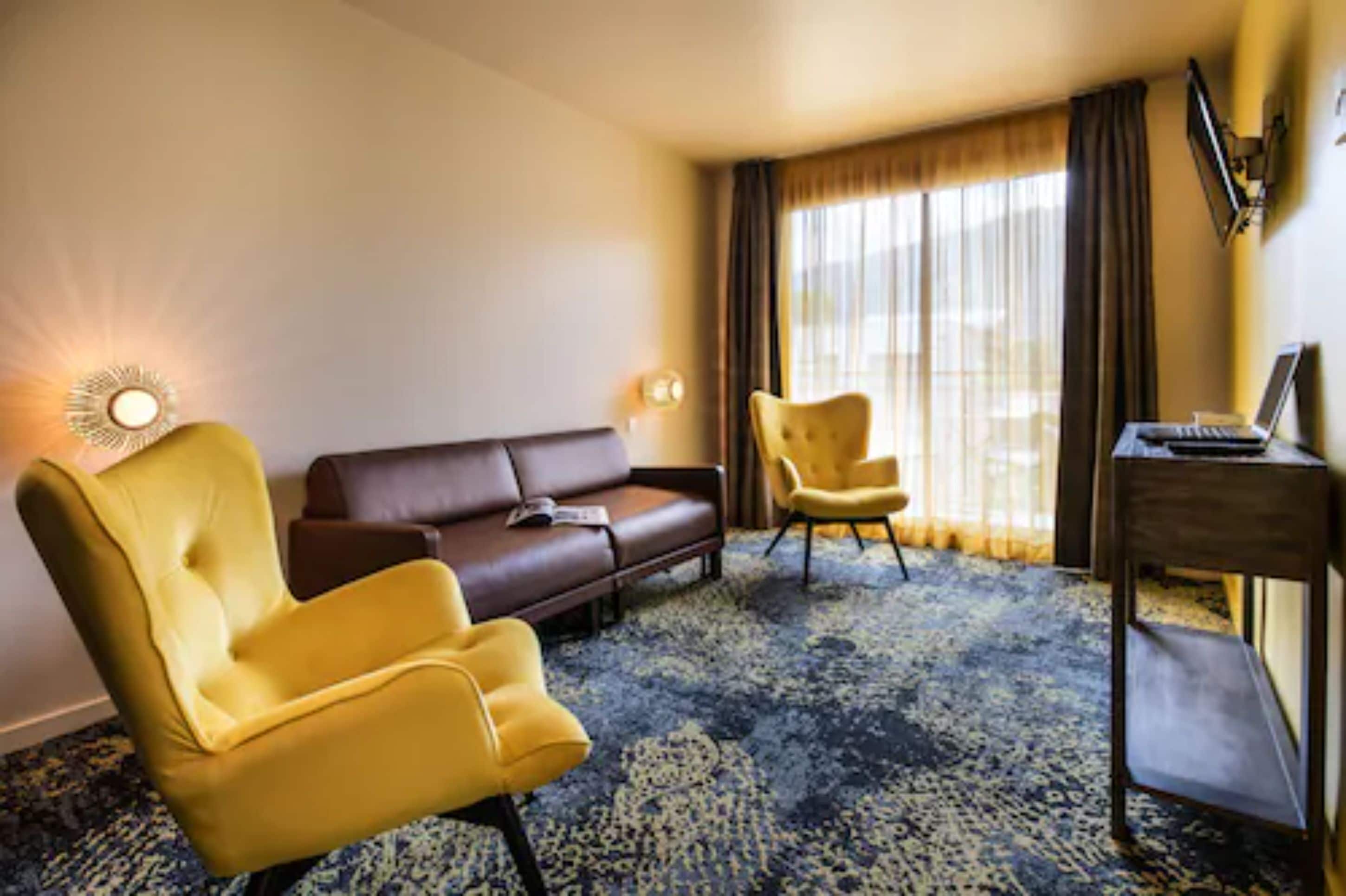 suite, 1 king bed, non smoking (living room;with sofabed) | minibar, in-room safe, desk, free cots/infant beds