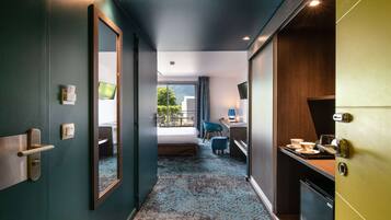 Superior Room, 1 Queen Bed, Non Smoking (Larger Room) | Minibar, in-room safe, desk, free cribs/infant beds