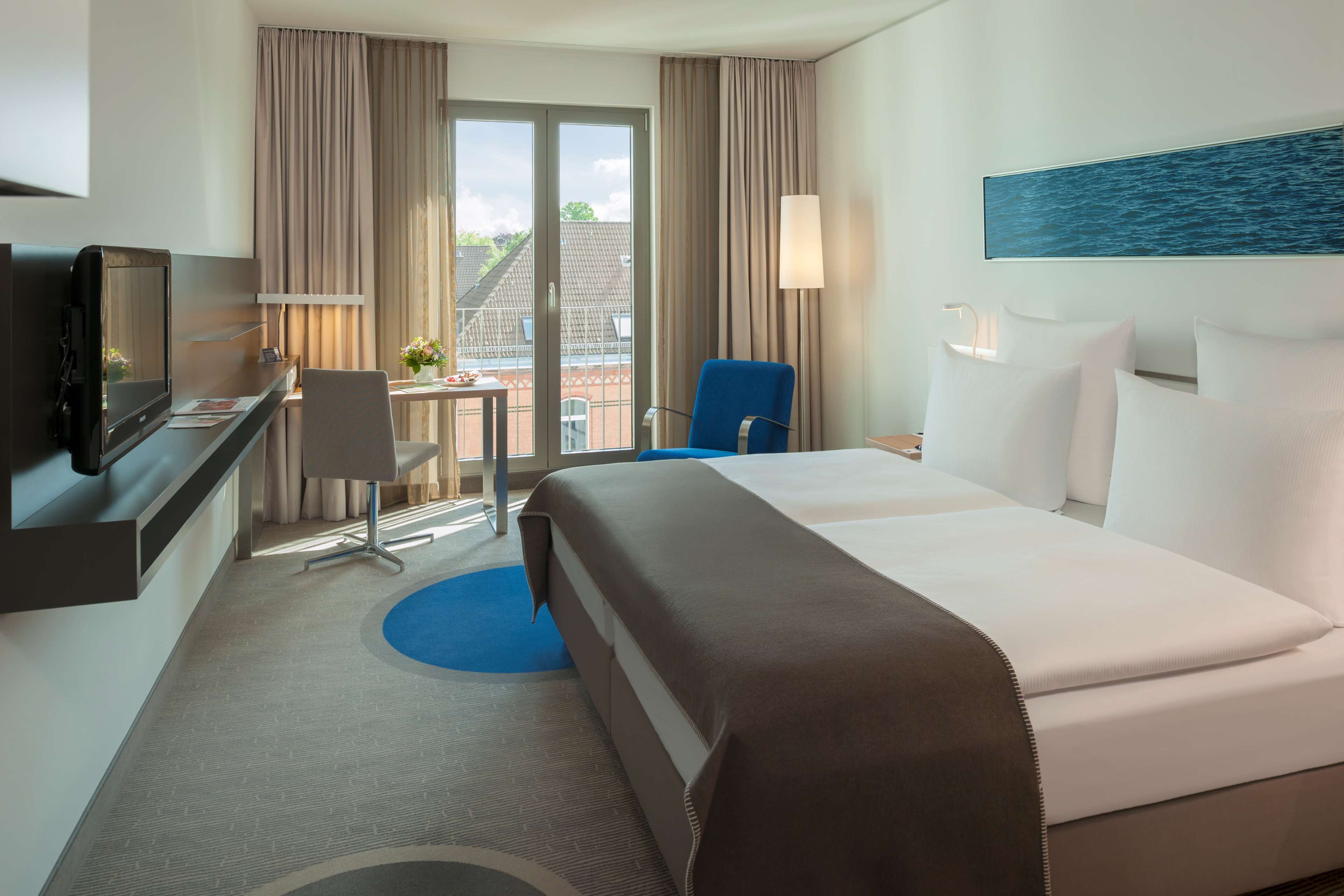 comfort room | premium bedding, down duvets, pillow-top beds, in-room safe