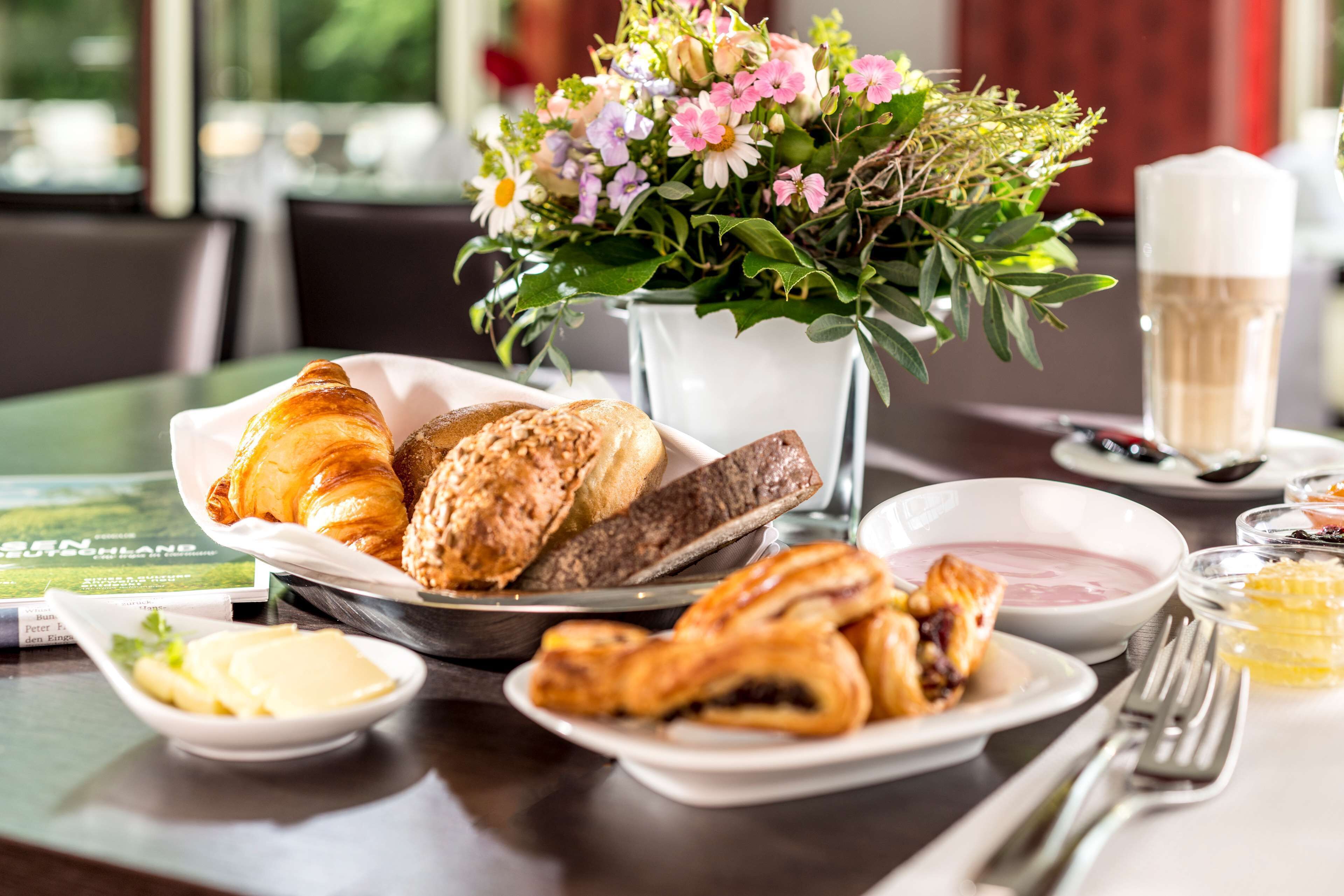 daily full breakfast (eur 29 per person)