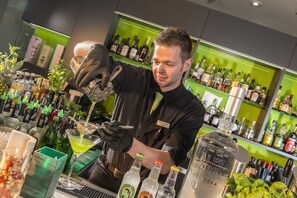 Serves breakfast, lunch, and dinner - Dorint Hotel Hamburg-Eppendorf (Hamburg)