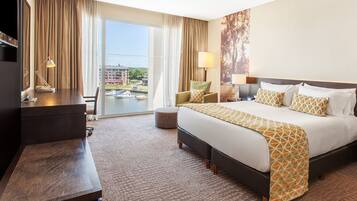 Deluxe Room, 1 King Bed | Premium bedding, down comforters, pillowtop beds, minibar