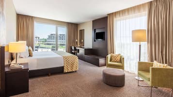 Suite | Premium bedding, down comforters, pillowtop beds, minibar