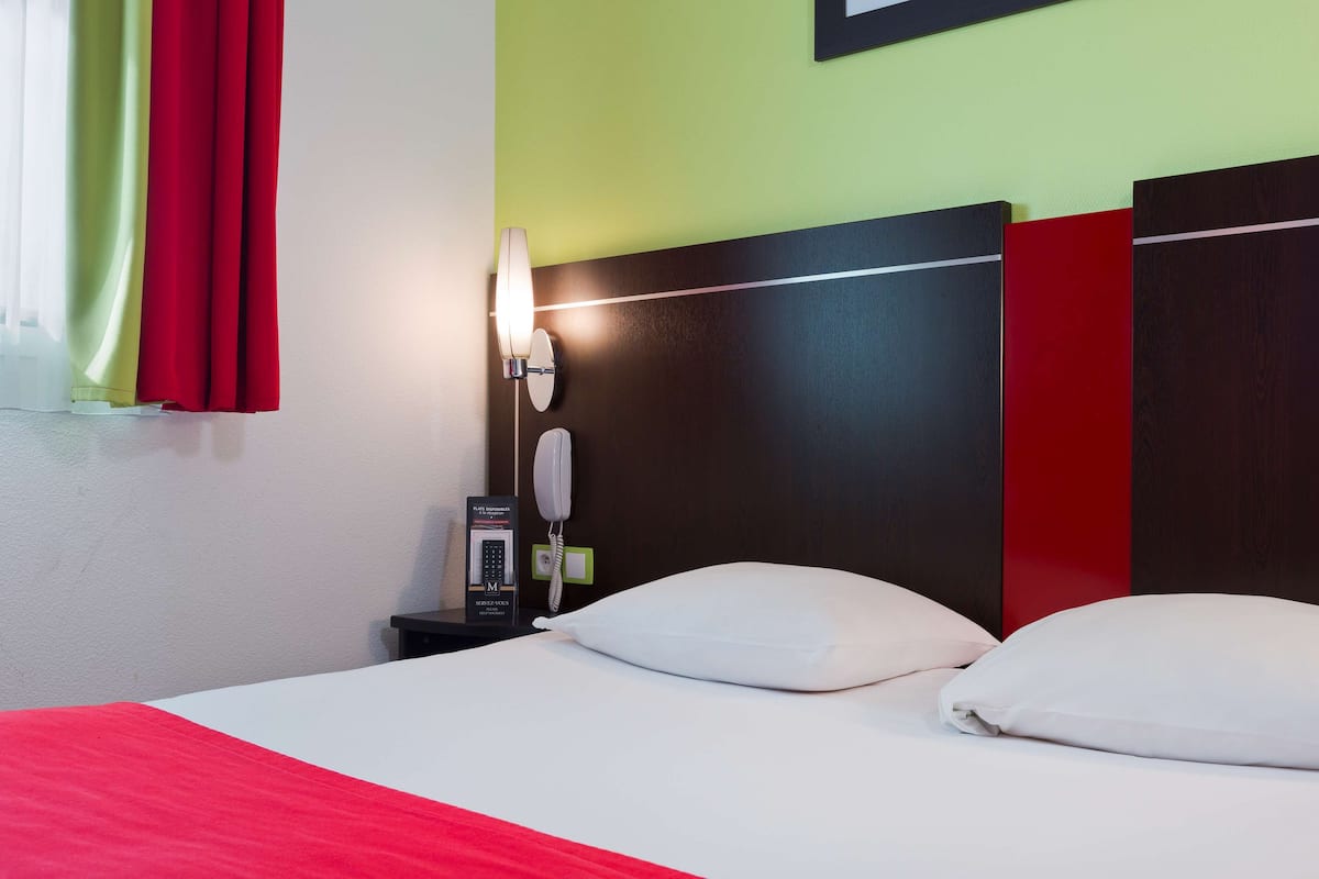 Standardzimmer, 1 Doppelbett | Minibar, Zimmersafe, Schreibtisch, Verdunkelungsvorhänge