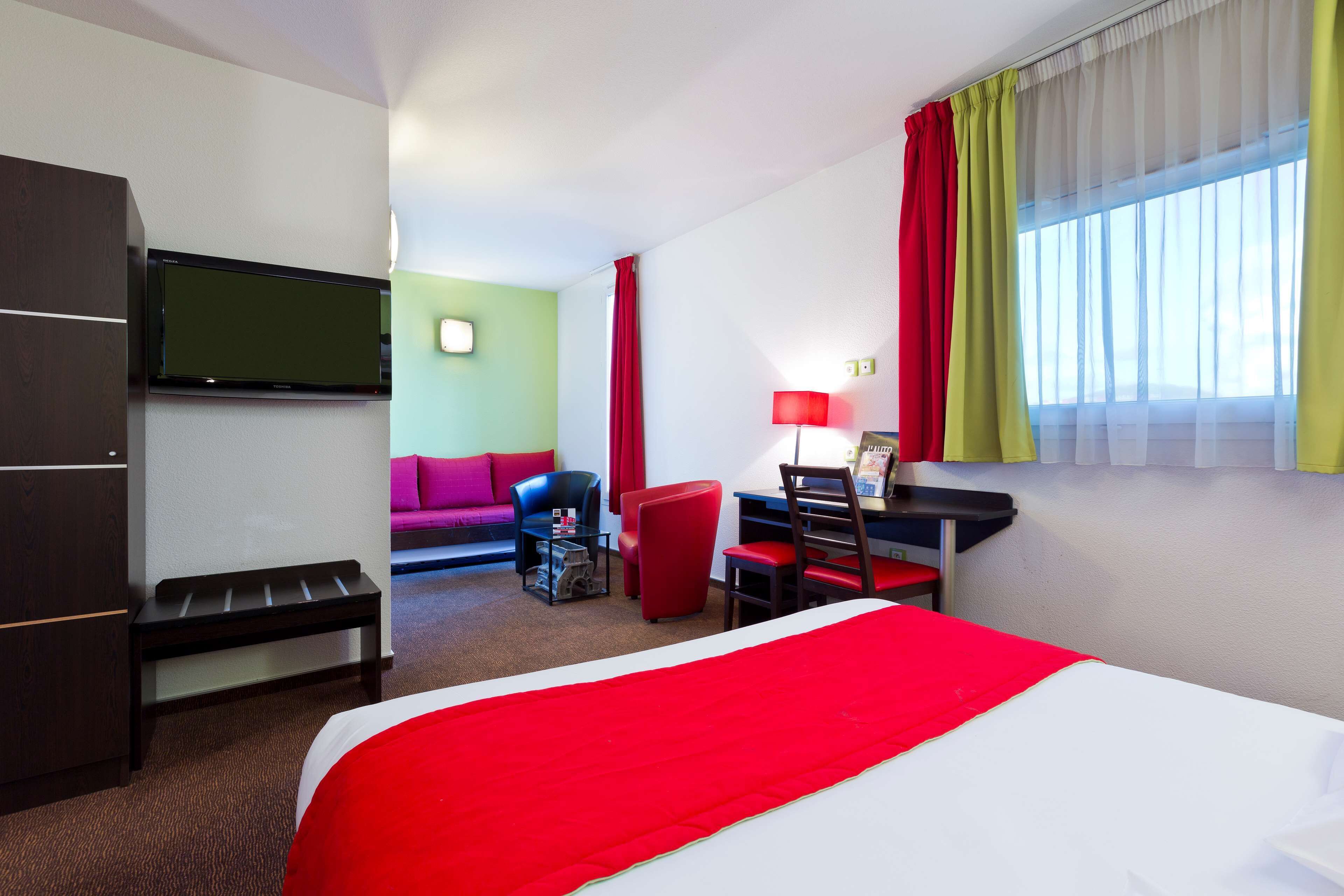 standard room, multiple beds | minibar, in-room safe, desk, blackout curtains