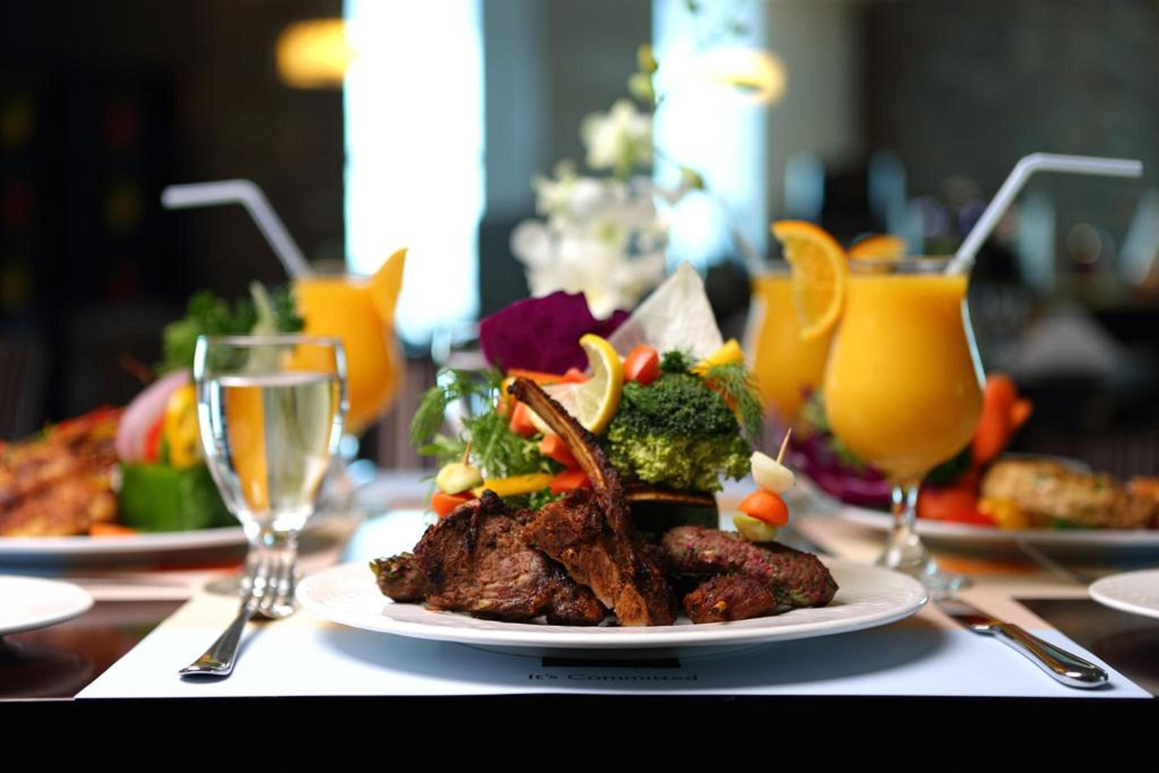 Bữa sáng buffet hàng ngày (92 SAR/mỗi người) 