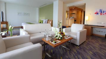 Suite Superior, 1 Tempat Tidur Double dengan tempat tidur Sofa | Area keluarga | Televisi LCD 42-inci dengan saluran TV satelit dan TV