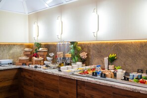 Daily buffet breakfast for a fee - Sea Cliff Hotel (Dar es Salaam)