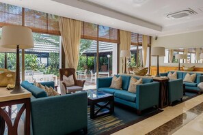 供應午餐、晚餐；創意料理；園景