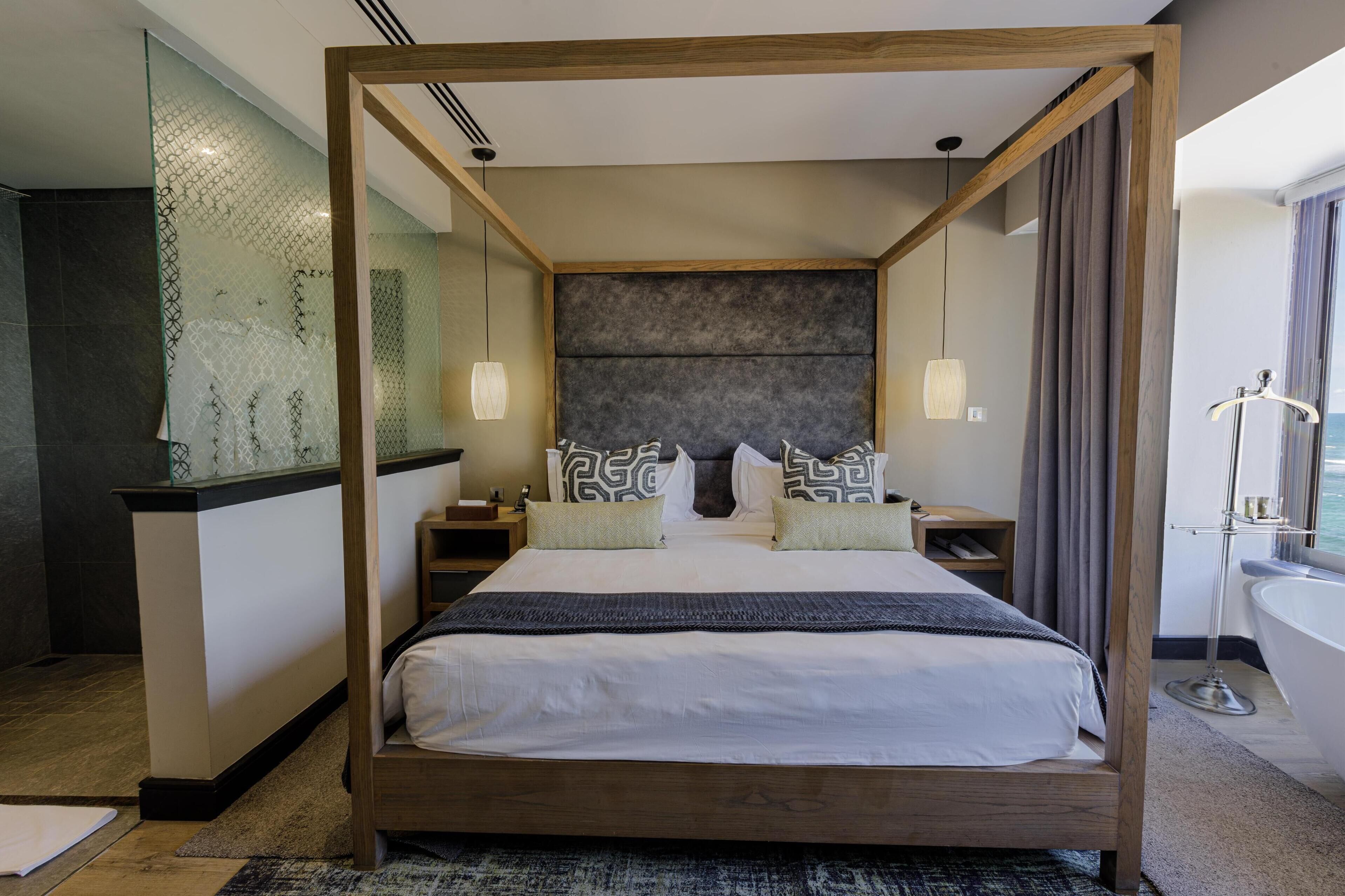 suite (amani) | minibar, in-room safe, individually decorated, individually furnished