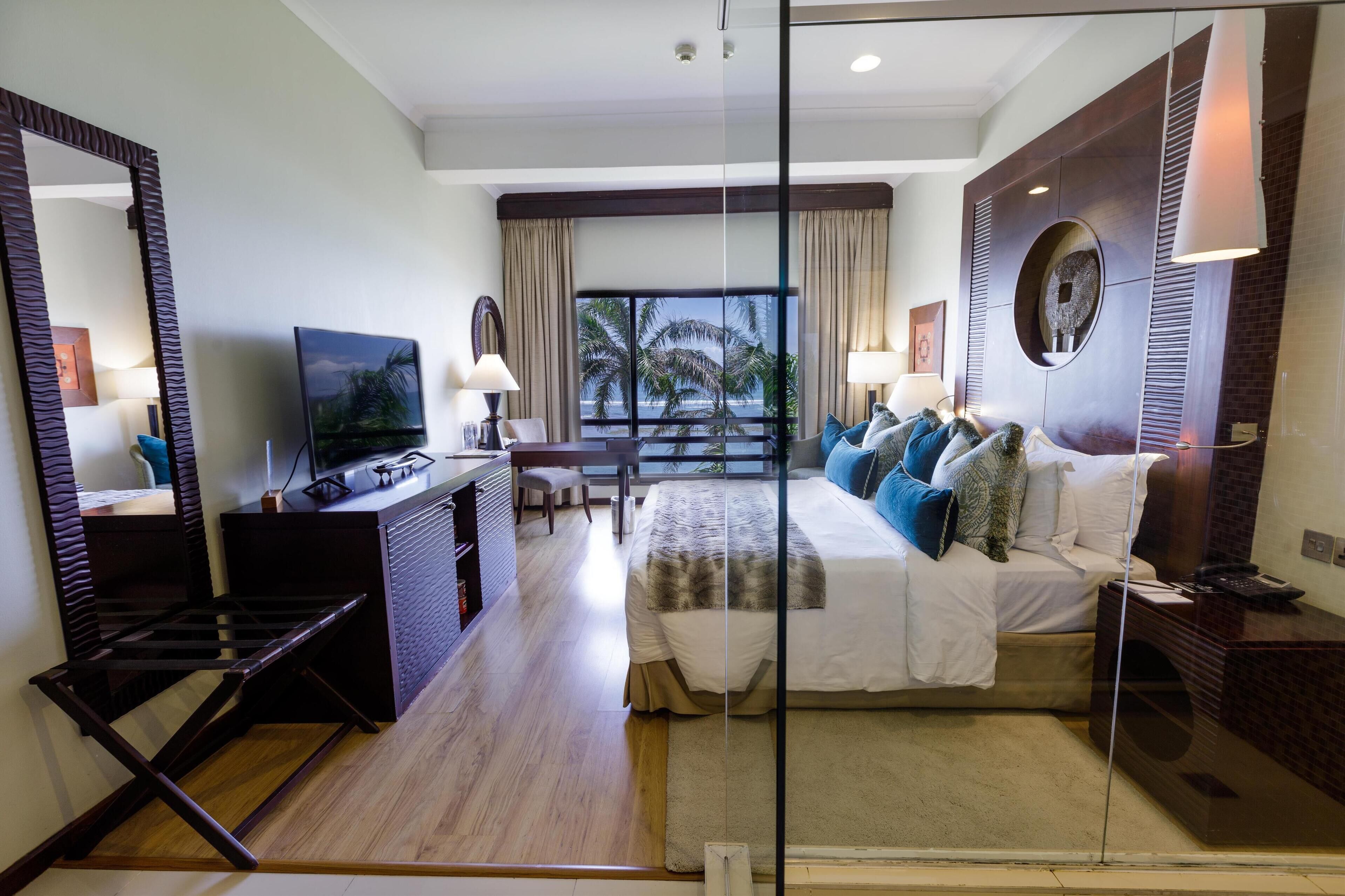 Kamar Eksekutif | Minibar, brankas, dan didekorasi berbeda-beda