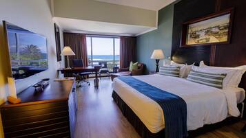 Deluxe Room, Sea View | Minibar, in-room safe, individually decorated, individually furnished