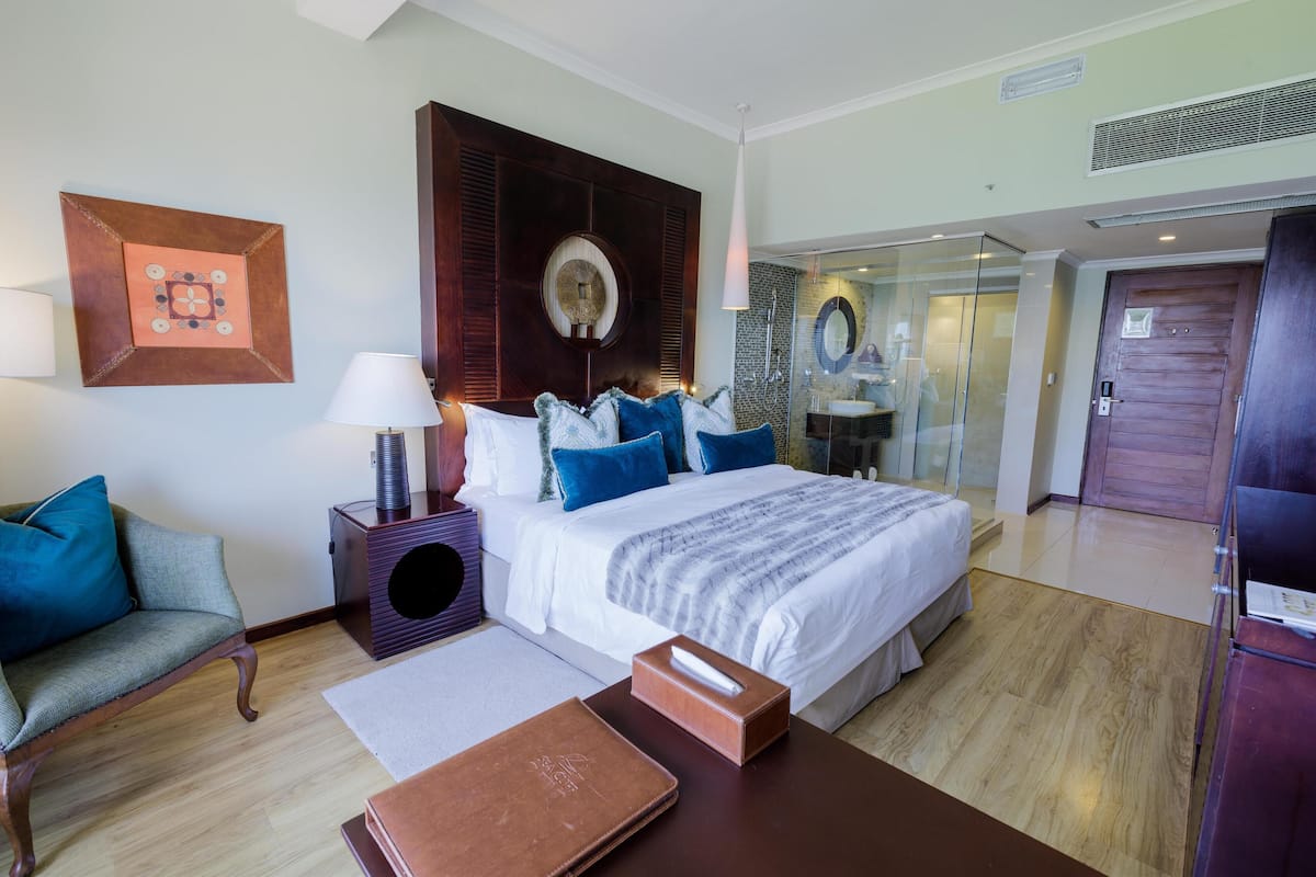 Minibar, in-room safe, individually decorated, individually furnished
